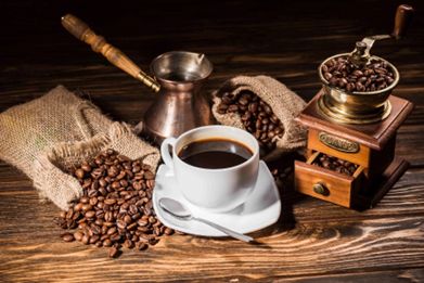 Kaffeebohnen, Kaffeetasse und Kaffeemühle | Kaffeemanufaktur Bad Wildbad